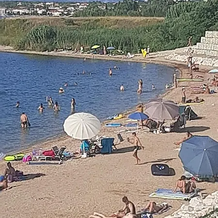 Apartament 4 *