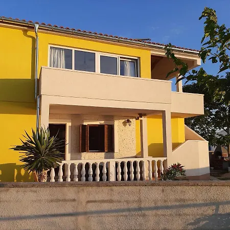 Apartament 4 Nin