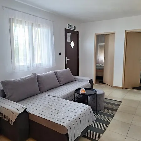 Apartment 4 Nin