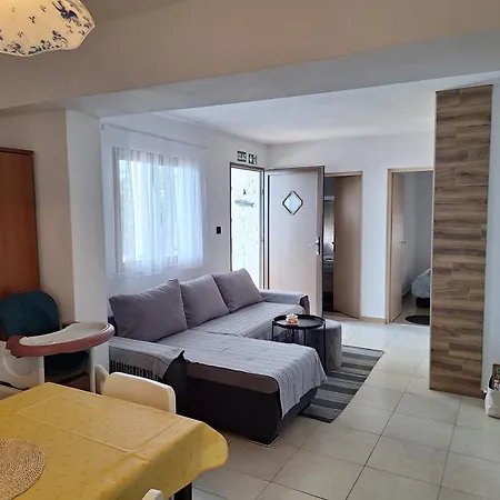 Apartment 4 Nin